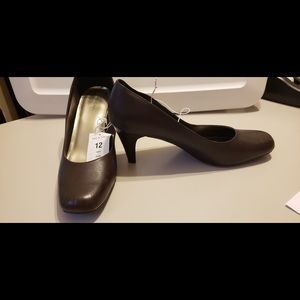 Brand New Never Worn Ladies Heels size 12 in Box